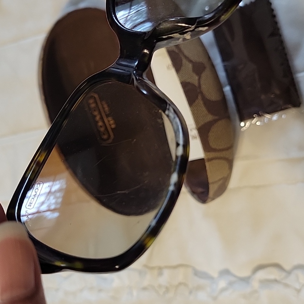 Coach Bridget Tortoise Legacy Stripe Sunglasses Polarized With Brown Case - Picture 6 of 7